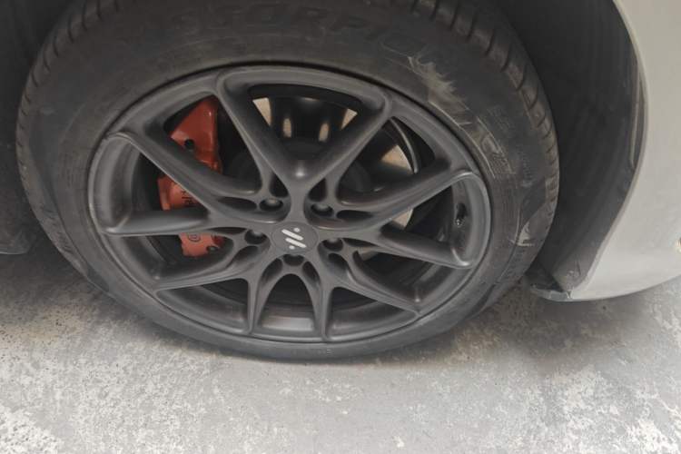 Used IM LS6 2023 Max Standard Edition Right Front Wheel Hub