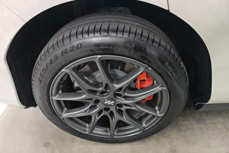 Used IM LS6 2023 Max Standard Edition Right Rear Wheel Hub
