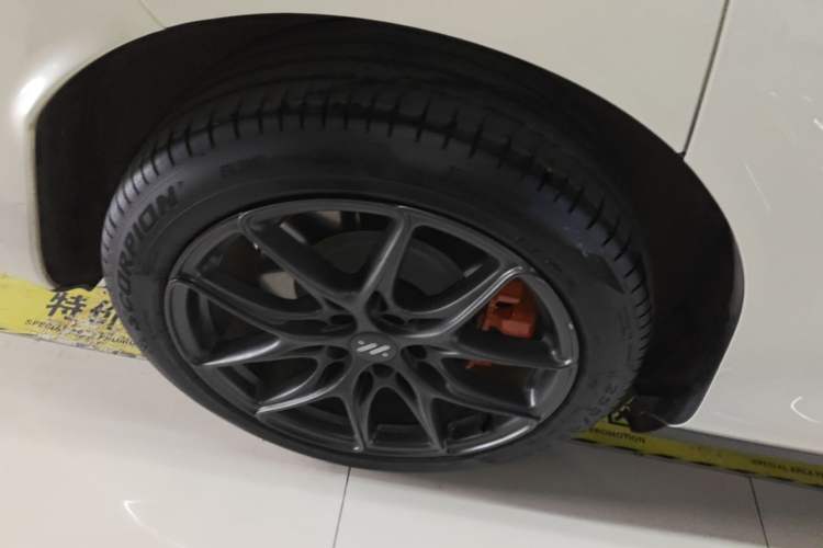 Used IM LS6 2023 Max Standard Edition Right Rear Wheel Hub