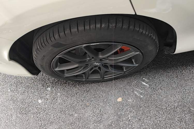 Used IM LS6 2023 Max Standard Edition Right Rear Wheel Hub