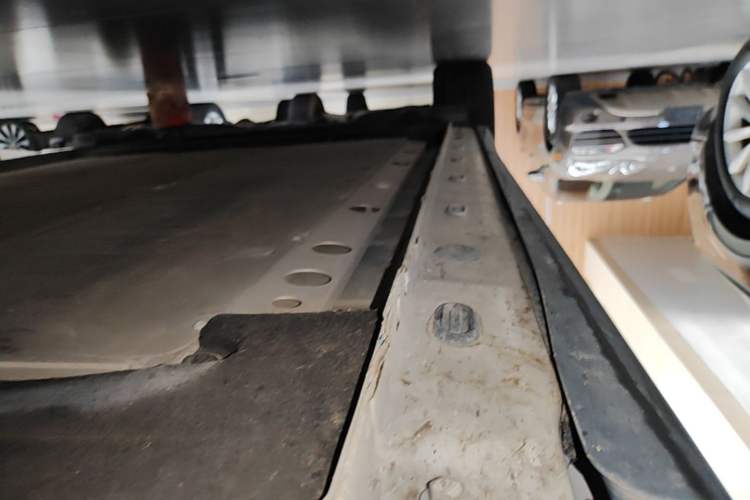 Used IM LS6 2023 Max Standard Edition Right Side Sill