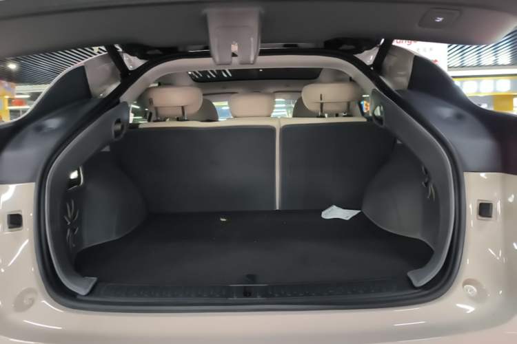 Used IM LS6 2023 Max Standard Edition Trunk