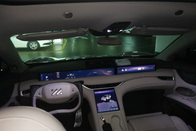 Used IM LS6 2023 Max Long-Range Version Center Console