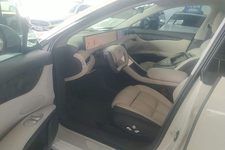 Used IM LS6 2023 Max Enhanced Performance Edition Driver Seat