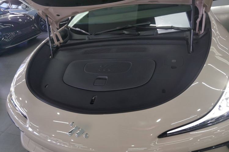 Used IM LS6 2023 Max Extended-Range Version Engine Bay