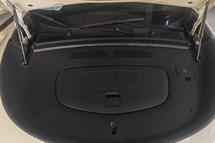 Used IM LS6 2023 Max Long-Range Version Engine Bay