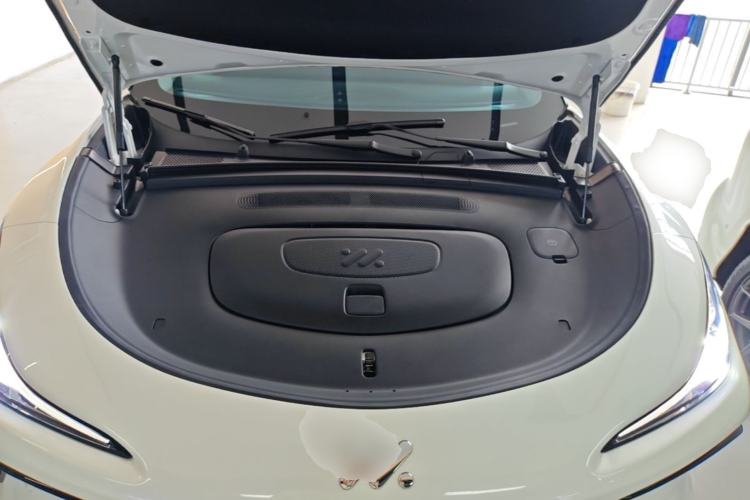 Used IM LS6 2023 Max Extended-Range Version Engine Bay