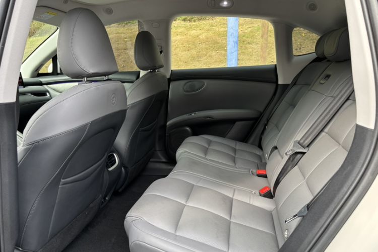 Used IM LS6 2023 Max Standard Edition Interior 13
