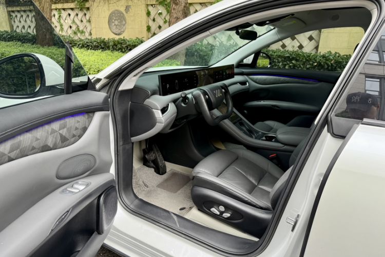 Used IM LS6 2023 Max Standard Edition Interior 2