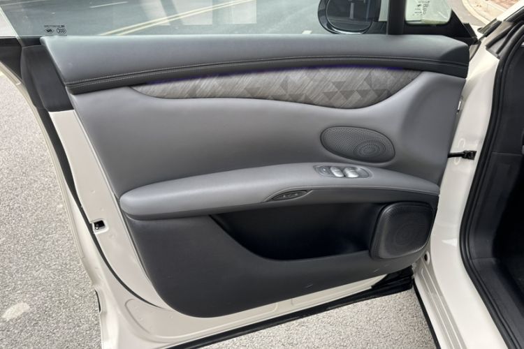 Used IM LS6 2023 Max Standard Edition Interior 2