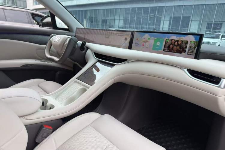Used IM LS6 2023 Max Extended-Range Version Interior 2
