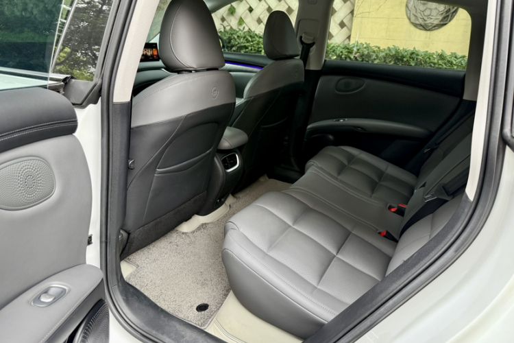 Used IM LS6 2023 Max Standard Edition Interior 7