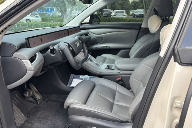 Used IM LS6 2023 Max Standard Edition Interior 9