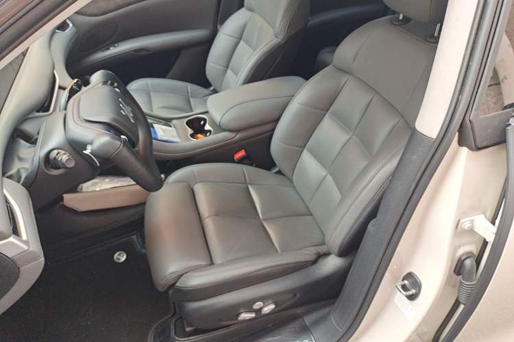 Used IM LS6 2023 Max Standard Edition Left Front Seat