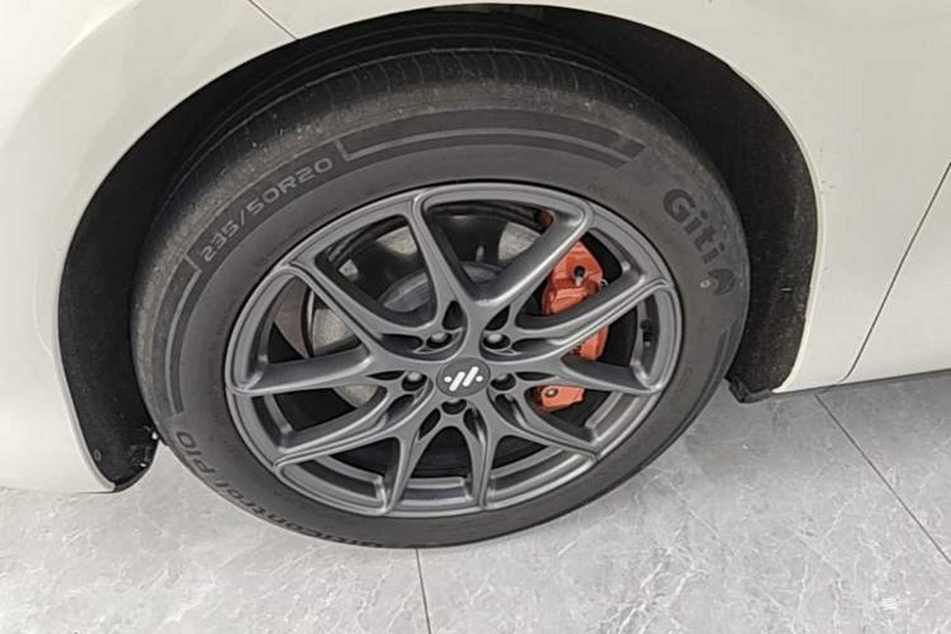 Used IM LS6 2023 Max Standard Edition Left Front Wheel Hub