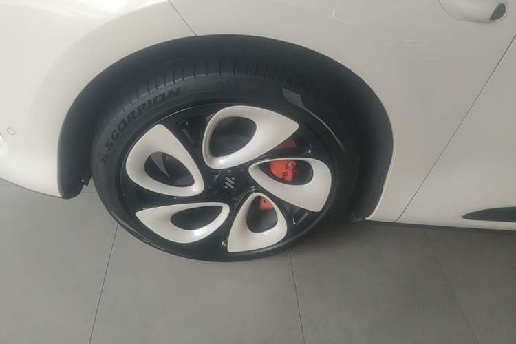 Used IM LS6 2023 Max Enhanced Performance Edition Left Front Wheel Hub