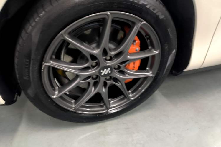 Used IM LS6 2023 Max Standard Edition Left Front Wheel Hub