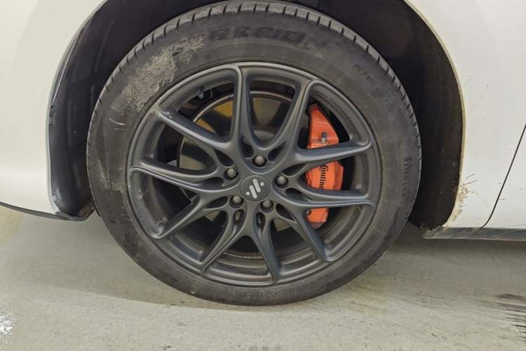 Used IM LS6 2023 Max Standard Edition Left Front Wheel Hub