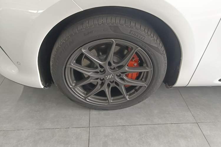 Used IM LS6 2023 Max Enhanced Performance Edition Left Front Wheel Hub