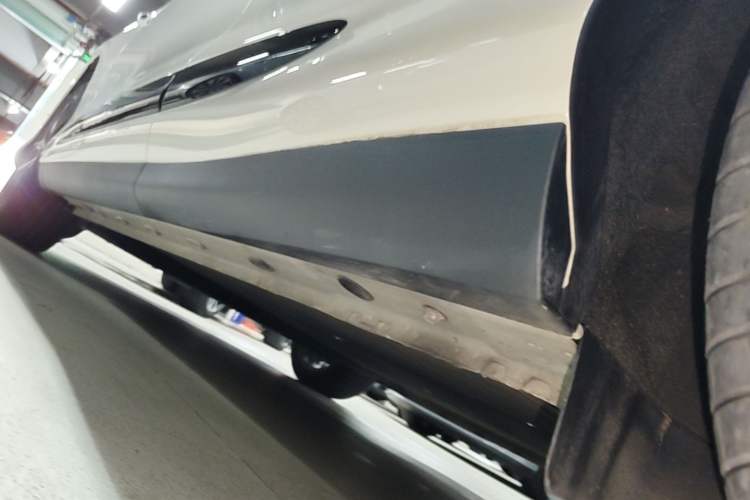Used IM LS6 2023 Max Standard Edition Left Side Sill