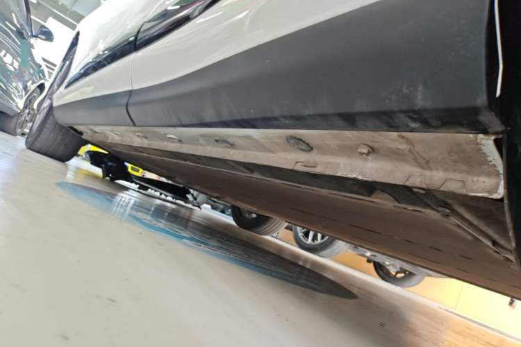 Used IM LS6 2023 Max Extended-Range Version Left Side Sill