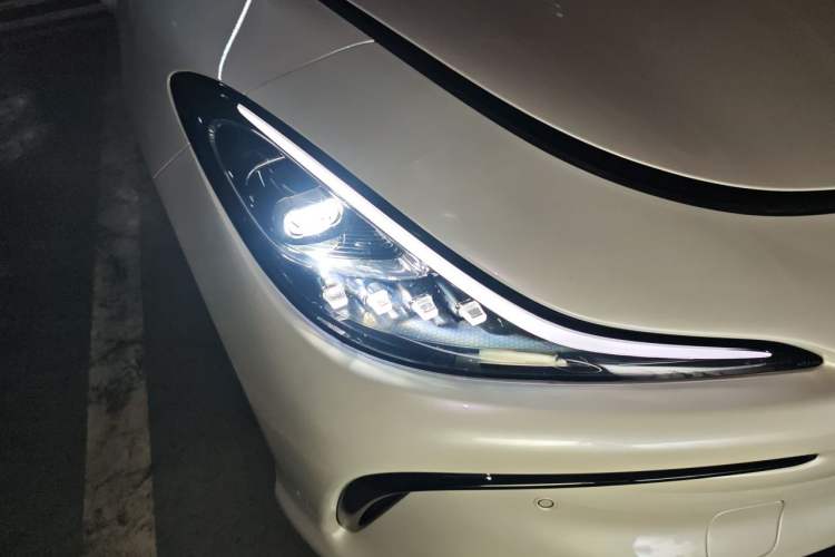 Used IM LS6 2023 Max Long-Range Version Right Front Headlight