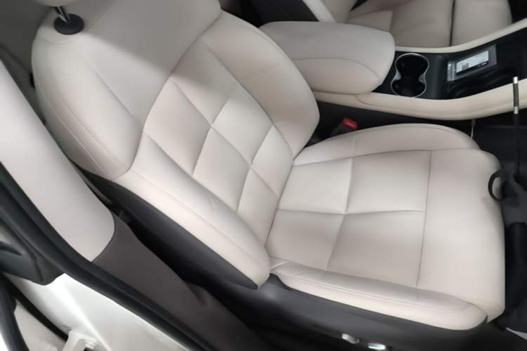 Used IM LS6 2023 Max Standard Edition Right Front Seat