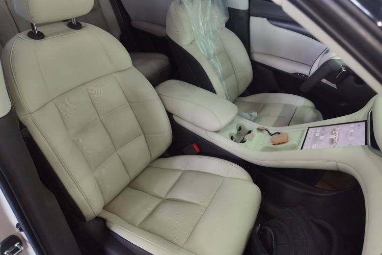 Used IM LS6 2023 Max Extended-Range Version Right Front Seat