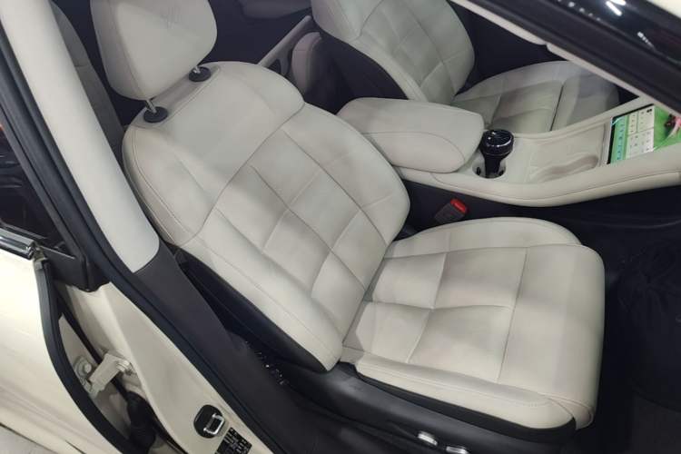 Used IM LS6 2023 Max Standard Edition Right Front Seat