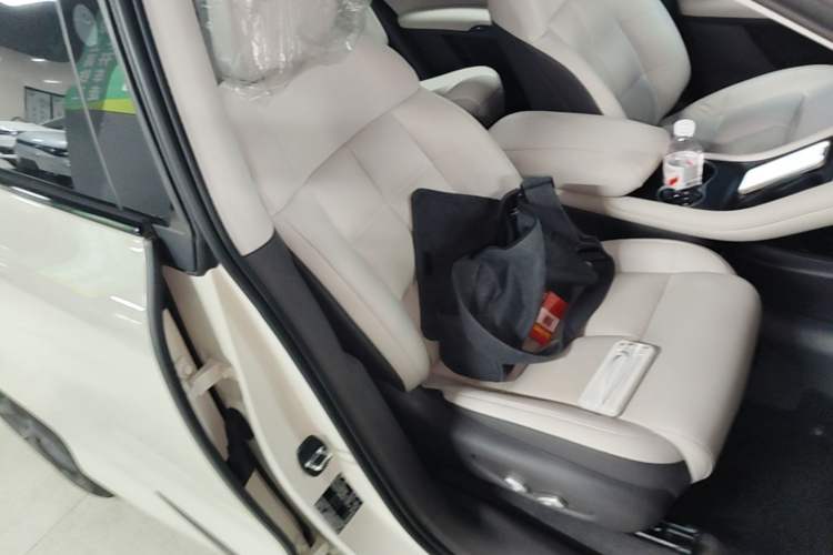 Used IM LS6 2023 Max Standard Edition Right Front Seat