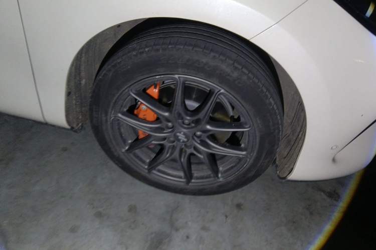 Used IM LS6 2023 Max Standard Edition Right Front Wheel Hub