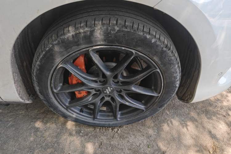 Used IM LS6 2023 Max Standard Edition Right Front Wheel Hub