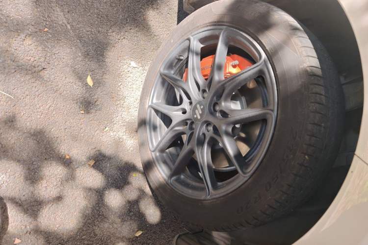 Used IM LS6 2023 Max Standard Edition Right Front Wheel Hub