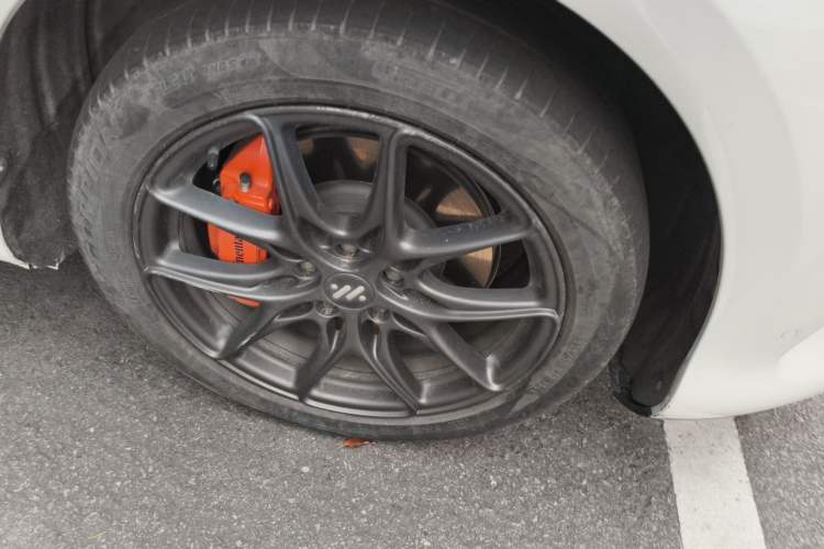 Used IM LS6 2023 Max Enhanced Performance Edition Right Front Wheel Hub