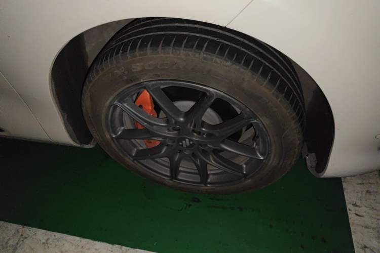 Used IM LS6 2023 Max Standard Edition Right Front Wheel Hub