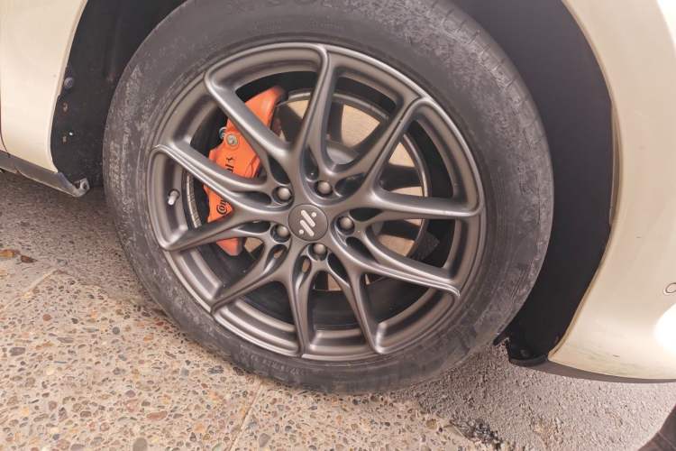 Used IM LS6 2023 Max Standard Edition Right Front Wheel Hub