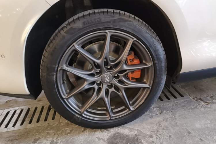 Used IM LS6 2023 Max Standard Edition Right Rear Wheel Hub