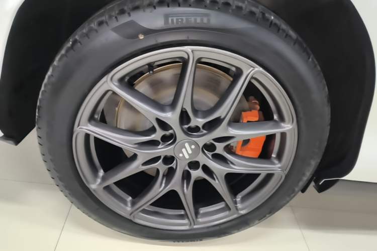 Used IM LS6 2023 Max Standard Edition Right Rear Wheel Hub