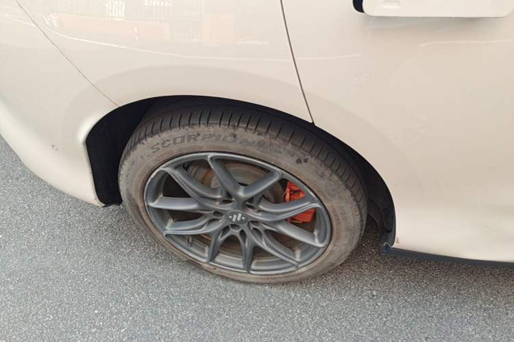 Used IM LS6 2023 Max Standard Edition Right Rear Wheel Hub