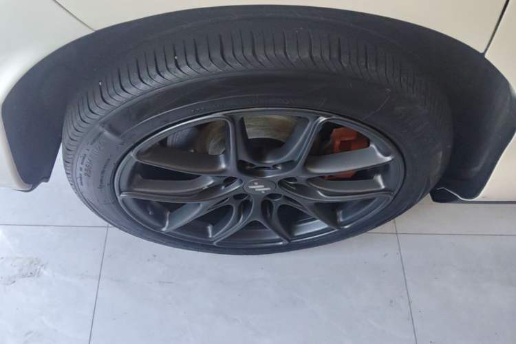 Used IM LS6 2023 Max Standard Edition Right Rear Wheel Hub