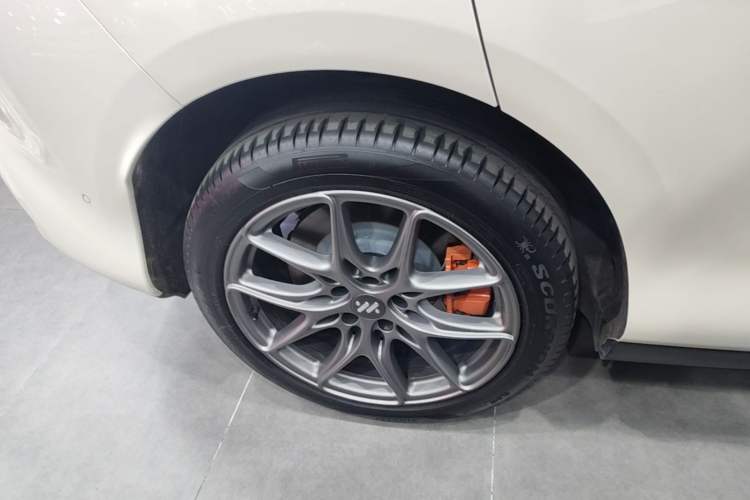 Used IM LS6 2023 Max Standard Edition Right Rear Wheel Hub