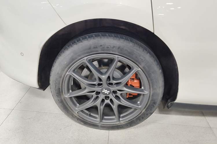 Used IM LS6 2023 Max Standard Edition Right Rear Wheel Hub