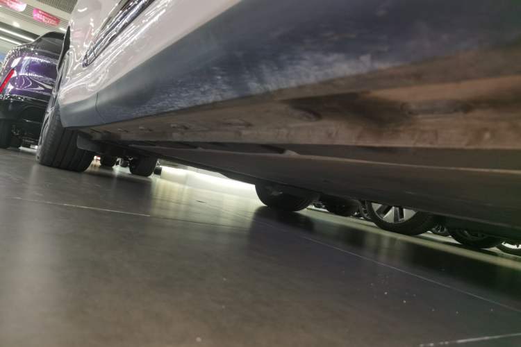 Used IM LS6 2023 Max Extended-Range Version Right Side Sill