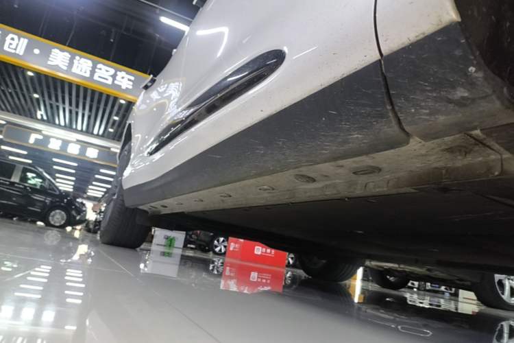 Used IM LS6 2023 Max Standard Edition Right Side Sill