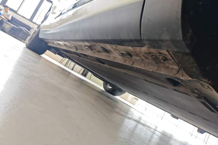 Used IM LS6 2023 Max Extended-Range Version Right Side Sill