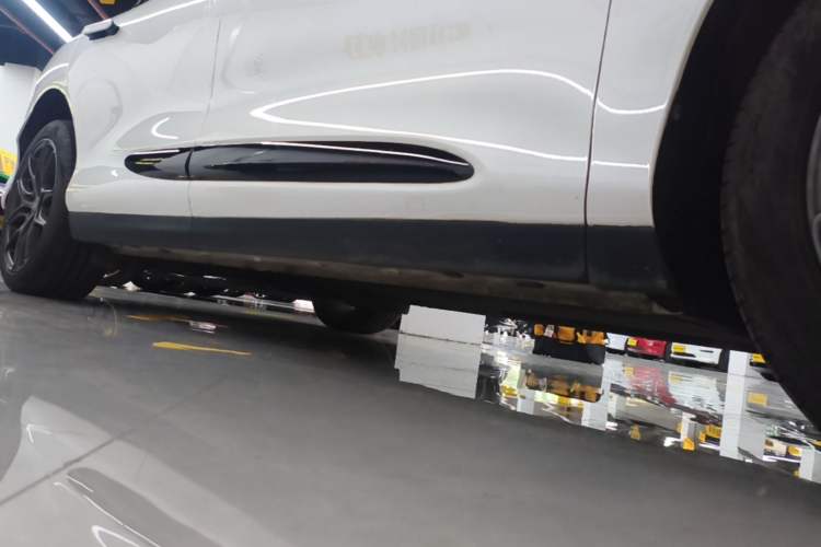 Used IM LS6 2023 Max Standard Edition Right Side Sill
