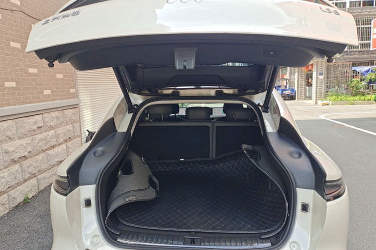 Used IM LS6 2023 Max Standard Edition Trunk