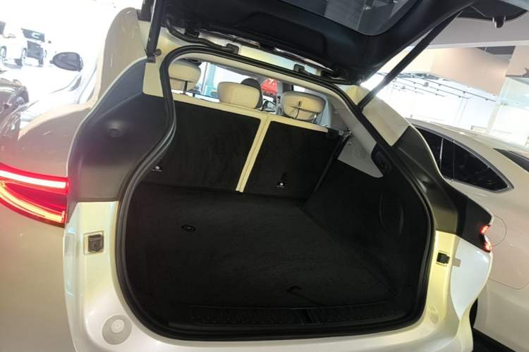 Used IM LS6 2023 Max Standard Edition Trunk