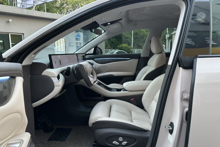 Used IM LS6 2023 Max Enhanced Performance Edition Interior 1
