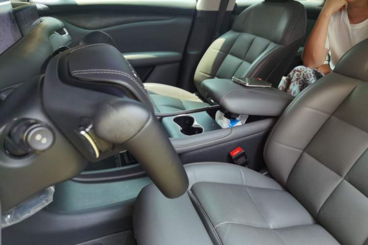 Used IM LS6 2023 Max Standard Edition Left Front Seat